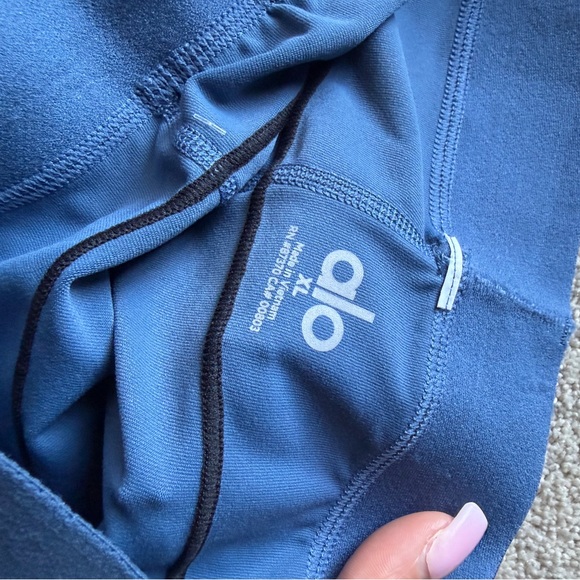 Alo Yoga Airbrush Heart Throb Set Bra and Legging Blue and White size xl - Picture 7 of 11